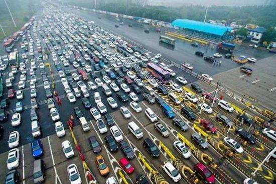 权威发布：两节期间 部分地区高速公路总流量创历史新高（全国）