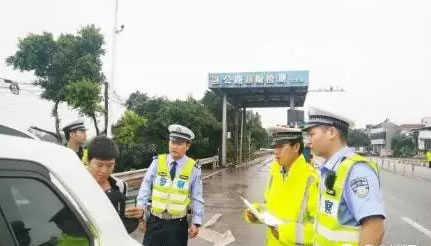 权威发布：重庆交巡警“两节”期间实现“两个大幅下降·三个零发生”