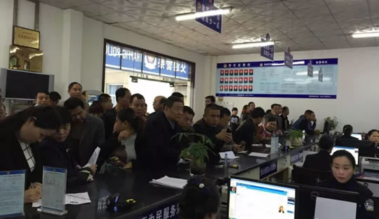 蒲城车管所抓业务应对国庆长假后小高峰