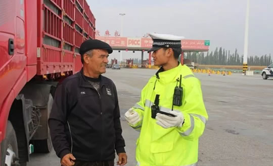 伊宁县百姓心中的好交警