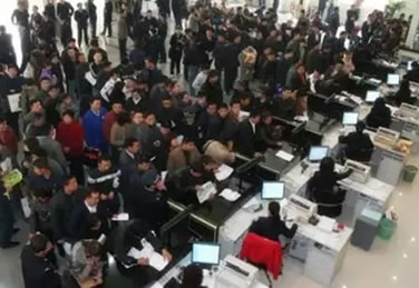 本月起,汽车年审终于不用去车管所排队啦!网上5步轻松搞定!