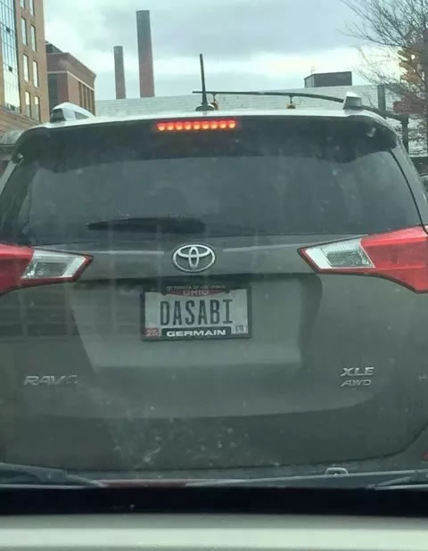 看中国留学生如何选车牌，这理念很先进！