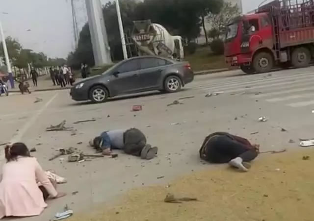 寿县炎刘镇新桥管委会路口发生车祸导致一死三伤