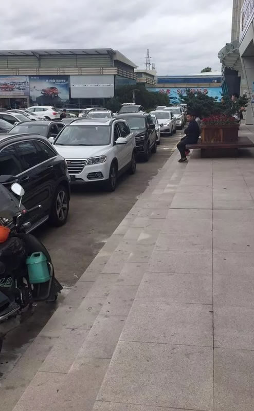 台州新车上牌缴税全需排队,迎来购置税末班购车高峰!