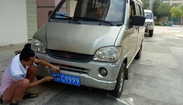 海南交警:近期各地车牌靓号频出,不是拍卖的!