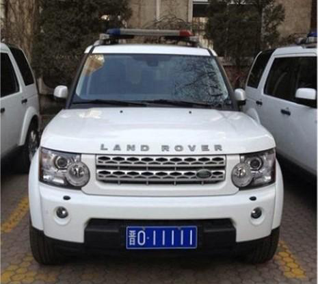 山西交警开路虎,车牌晋O88888、11111、22222!