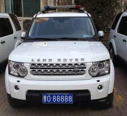 山西交警开路虎,车牌晋O88888、11111、22222!