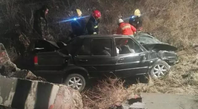 车牌黑GU0283在密山连珠山发生车祸！