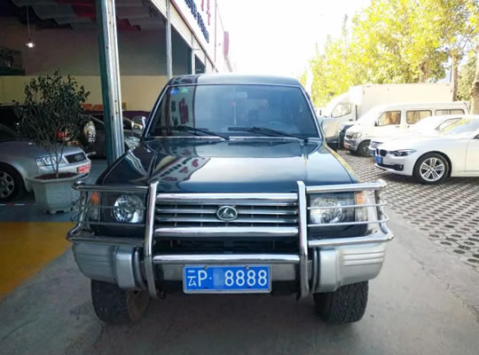 丽江一市民随机抽中“8888”车牌，有人想花15万买(车牌制作过程)