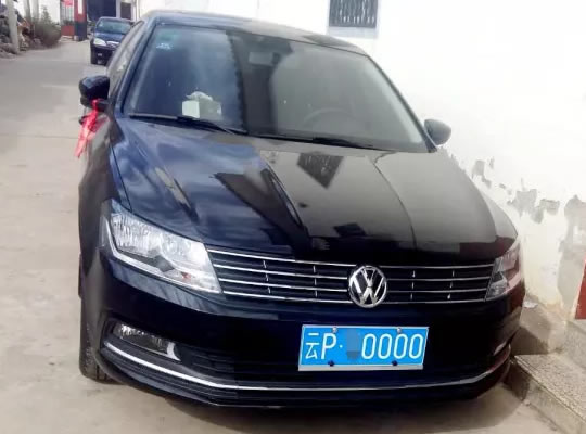 古城区市民姚先生在10月17日当天也抽到了一个靓号：云P*0000。