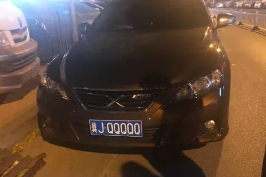 沧州惊现最蠢假车牌 车牌号为“冀JQQQQQ”