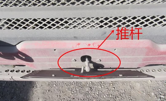 这车牌绝对高科技！辉县交警查处“翻牌神器”！