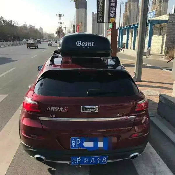 香河中意路口超牛车牌京P好几个8被截下