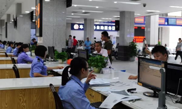 永嘉车管所收费服务项目明码标价，低保户免费！咨询电话！