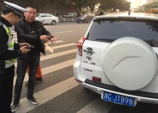 车牌为浙CJ1B98的车还敢“易容”上路？你已被交警全城“通缉”！