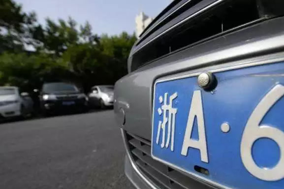 交警：车管所业务高峰期，这样办理更快更方便！