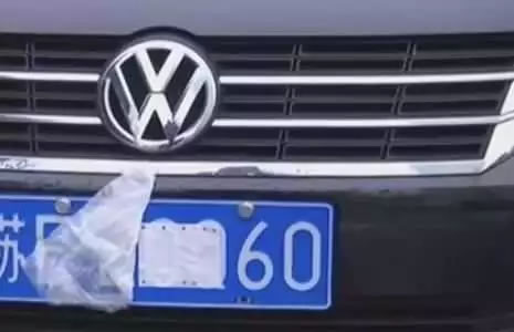 常州一车主耍小聪明遮车牌，驾照12分全扣光