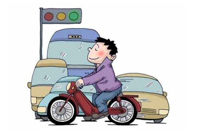 电动车闯红灯，只能自认倒霉！