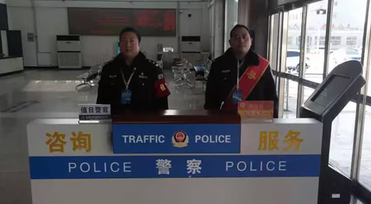 增设导办台，安排专人引导群众办理业务