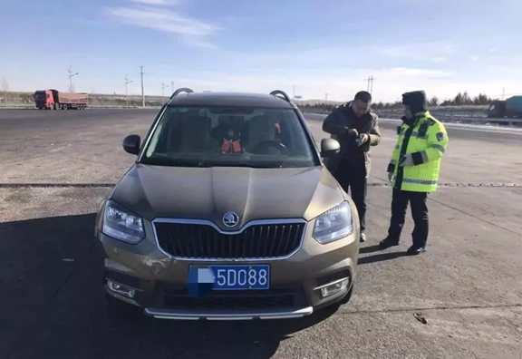 “创意司机”0费用改造车牌，不料瞬间被罚2000元