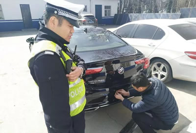 济宁新车上牌不挂，被扣12分！