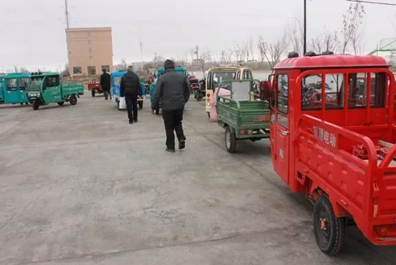 福海县车管所迎战电动车上牌高峰