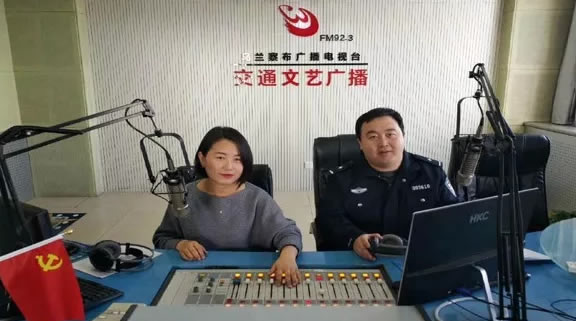 乌兰察布车管所杨雅楠做客交通红绿灯节目