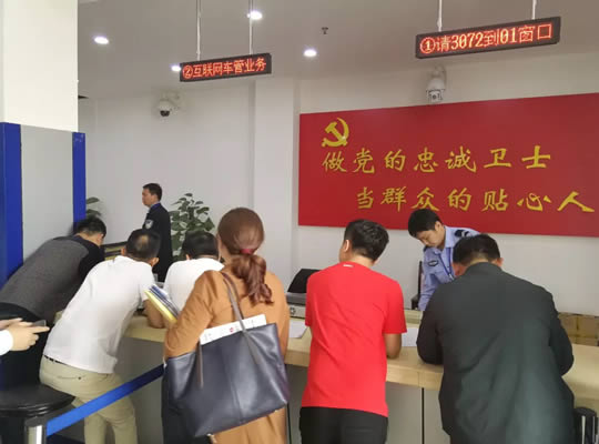 新余车管所迎来4月份首个业务高峰日!
