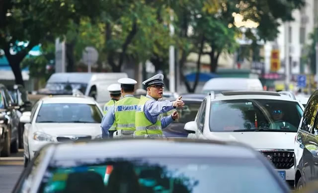 广州交警权威解答“开四停四”车辆管控政策