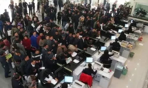 重庆新车上牌立等可取,办理车驾管业务不用再跑车管所