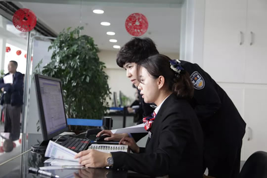 上牌不到车管所,车牌手续寄到家