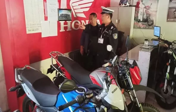 托里车管所提倡摩托车带牌销售！