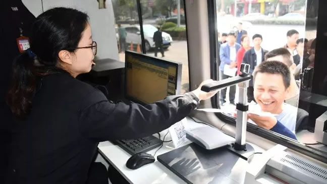 登封市“流动车管所”试运行