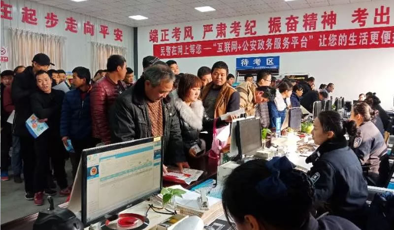 大荔车管所积极应对新车挂牌小高峰