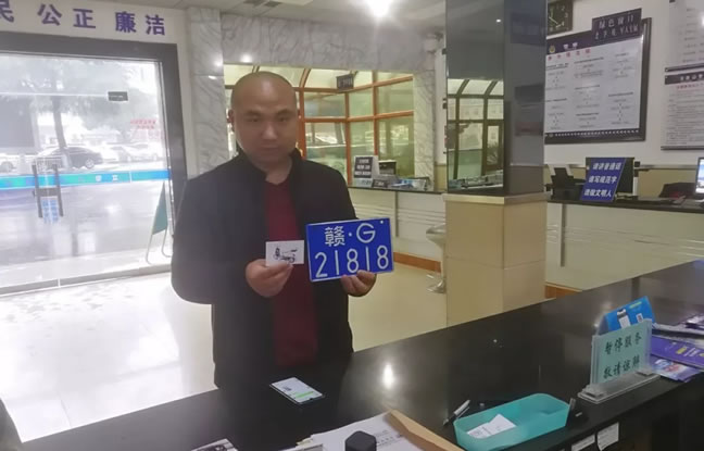 九江市柴桑区首台纯电动两轮摩托车上牌了