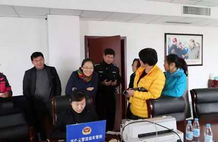 济南市中流动车管所走进中铁十四局工程公司开展上门服务三