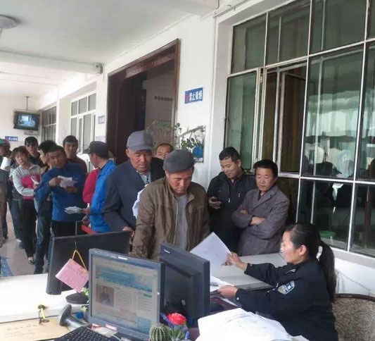 吉木乃公安局交警大队车管所落实五项服务举措应对车管业务高峰