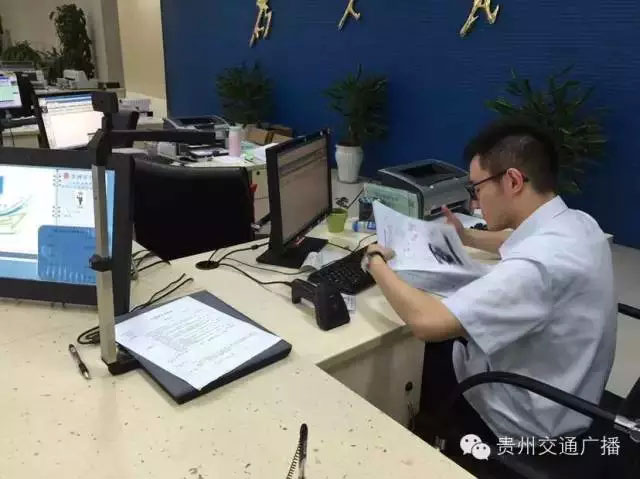 工作人员李敏强告诉记者,其实来办理号牌的大多数人都不喜欢选择带数字4的号牌