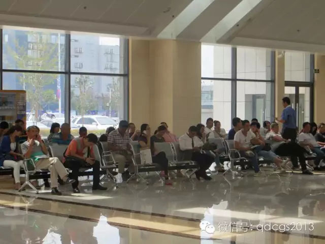 青岛车管所每天办理新车注册400余辆-中午不休息应对节前购车高峰-(3)