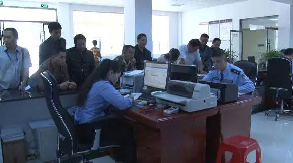 镇远车管所明亮宽敞的大厅