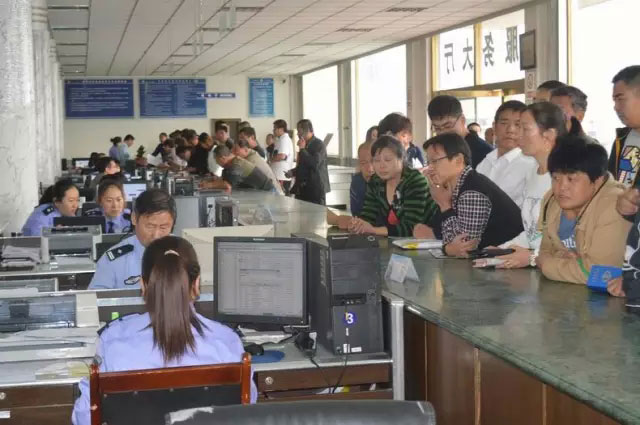 招远车管所四大招应对节后车驾管业务高峰之分流