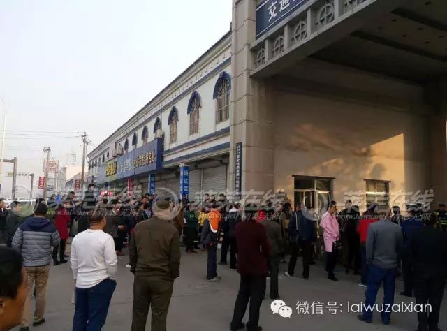 莱芜车管所发放新车牌号段 汽车排队长度近两公里