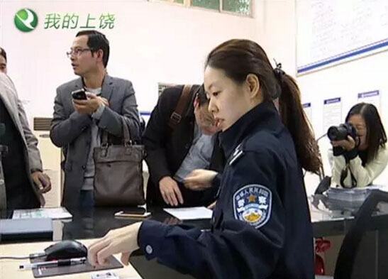 上饶网上车管所开张第一天 赣E99M99花落信州区