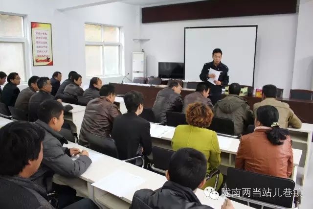 陇南县交警队车管所深入站儿巷镇开展免费办理农用车牌证活动-(4)