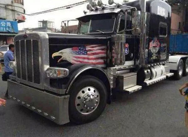 东莞土豪车主489万买擎天柱 去车管所上牌被要求车门喷荷载人数