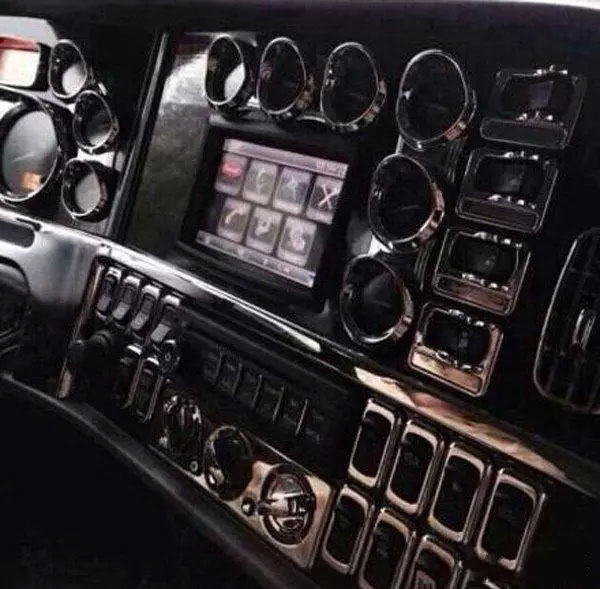 东莞土豪车主489万买擎天柱-去车管所上牌被要求车门喷荷载人数-(4)