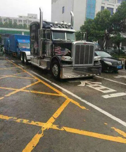 东莞土豪车主489万买擎天柱-去车管所上牌被要求车门喷荷载人数-(5)