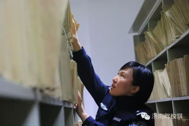 济南车管美女科长刘艳蕾给你说车管-(3)