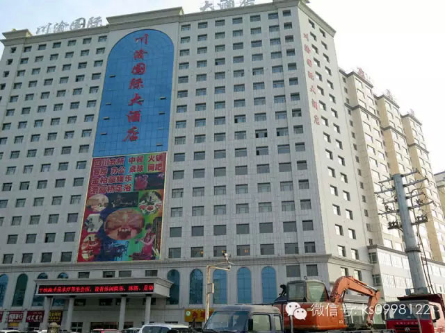 喀什市川渝国际大酒店右侧新建喀什市至疏附县广州新城公路西行4公里,至新修建天南维其克河大桥前1公里马路右侧